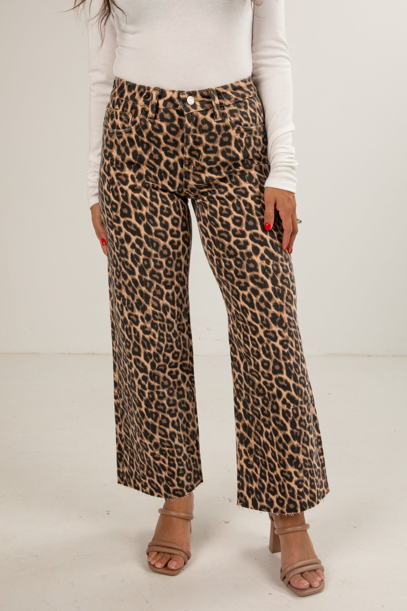 shopdressup_leopard_wide_leg_jeans-3_ea5fa7df-785d-4de2-9caa-6fd4039126b0.jpg
