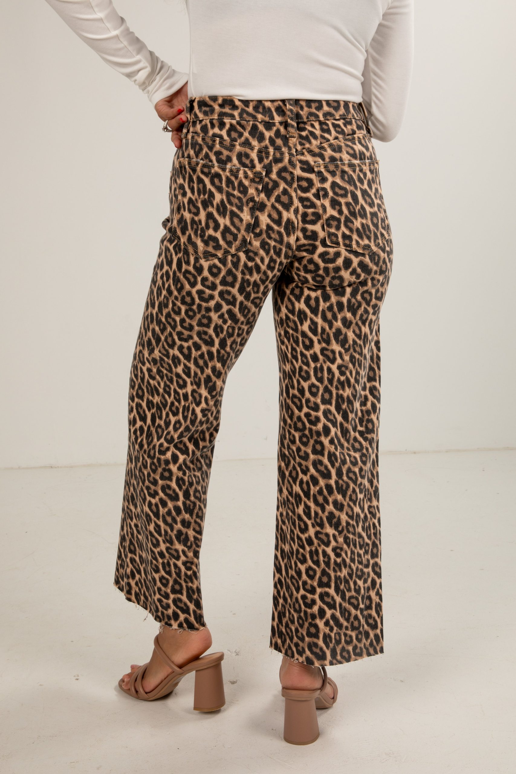 shopdressup_leopard_wide_leg_jeans-5_7721b955-ac06-4562-9405-dc5550bb451c.jpg