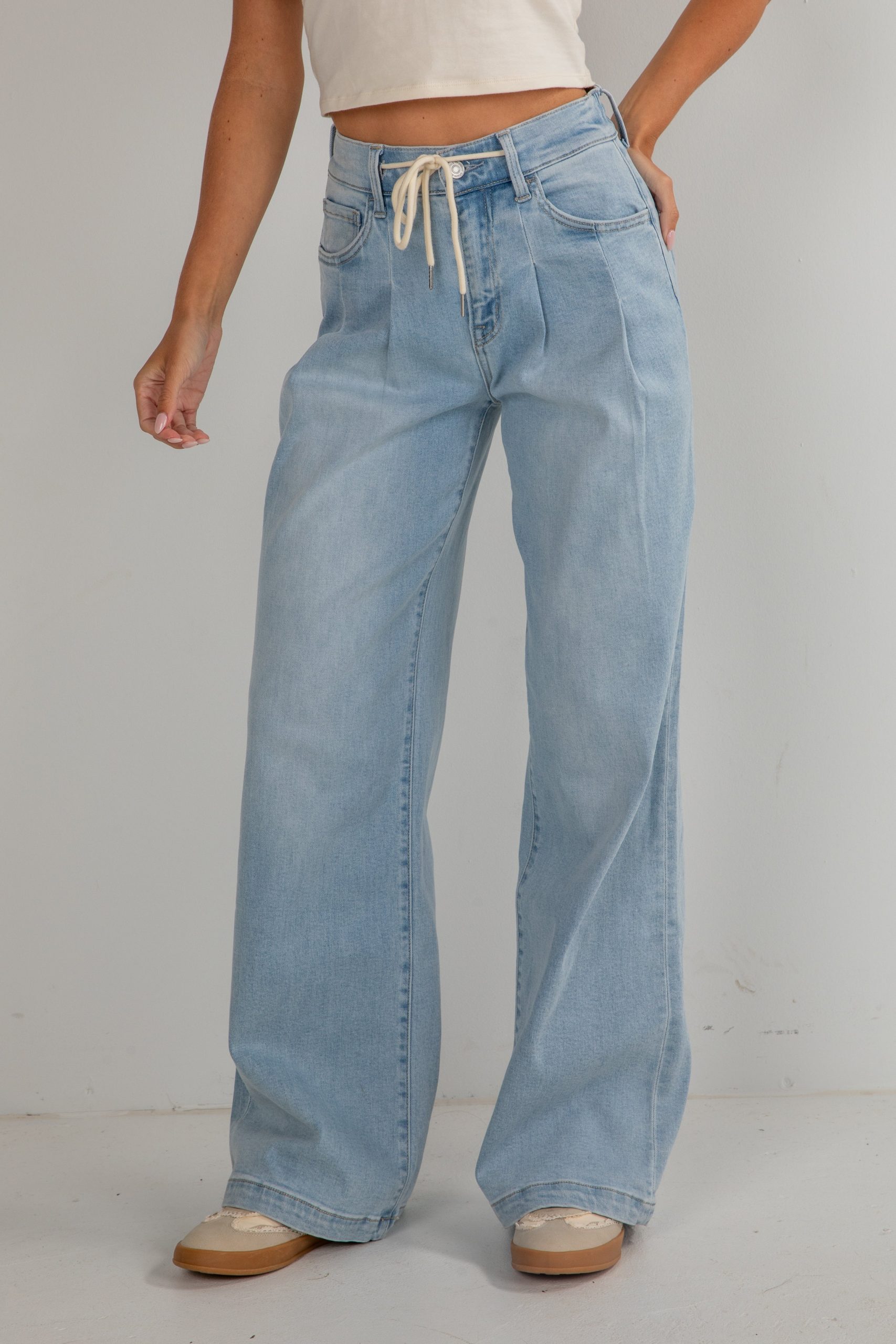 shopdressup_light_wash_drawstring_wide_leg_jeans-2_f667abfe-6622-455c-861f-e65920ce05f4.jpg