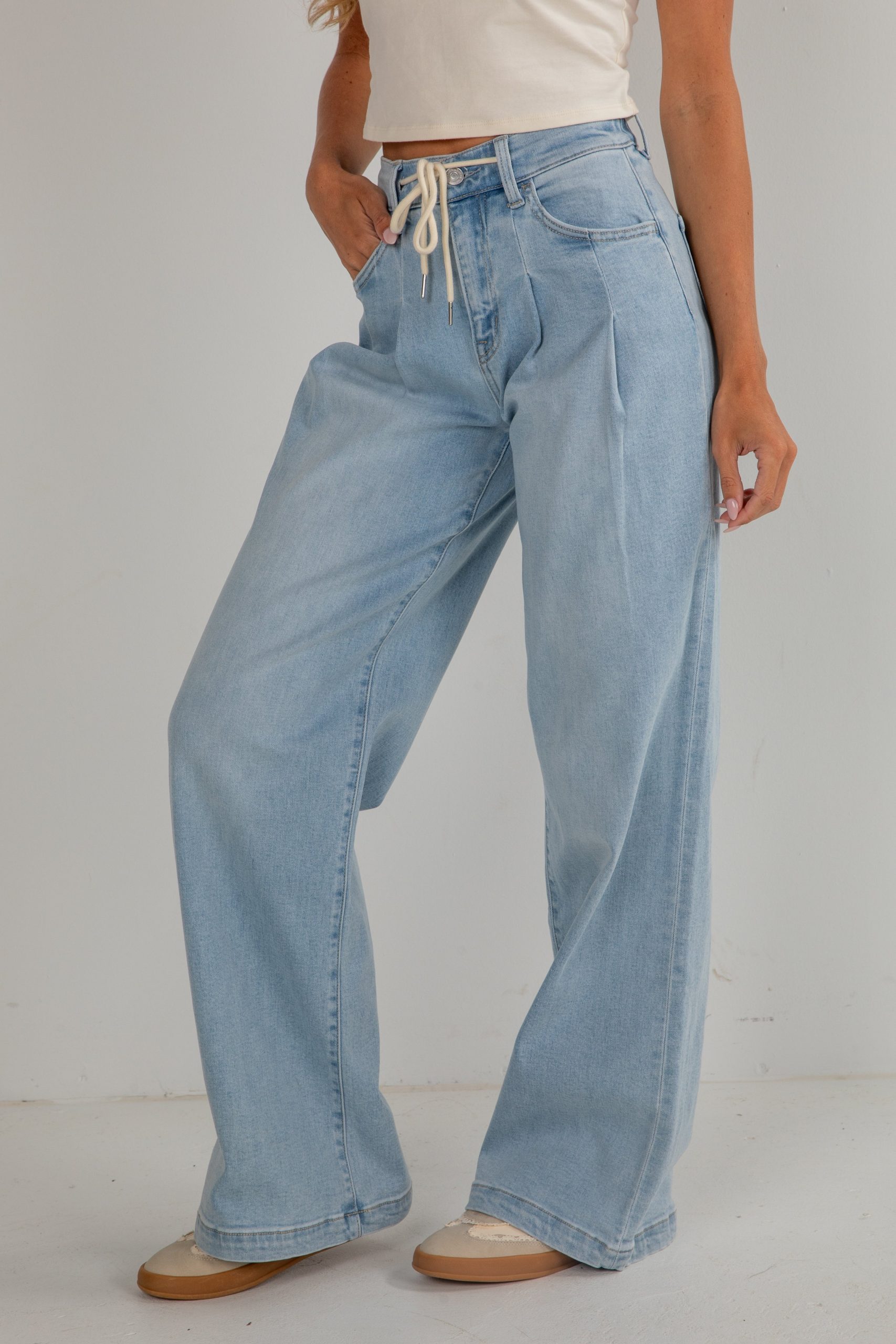 shopdressup_light_wash_drawstring_wide_leg_jeans-5_394b662c-8568-49bf-a57c-cf9f16721f32.jpg