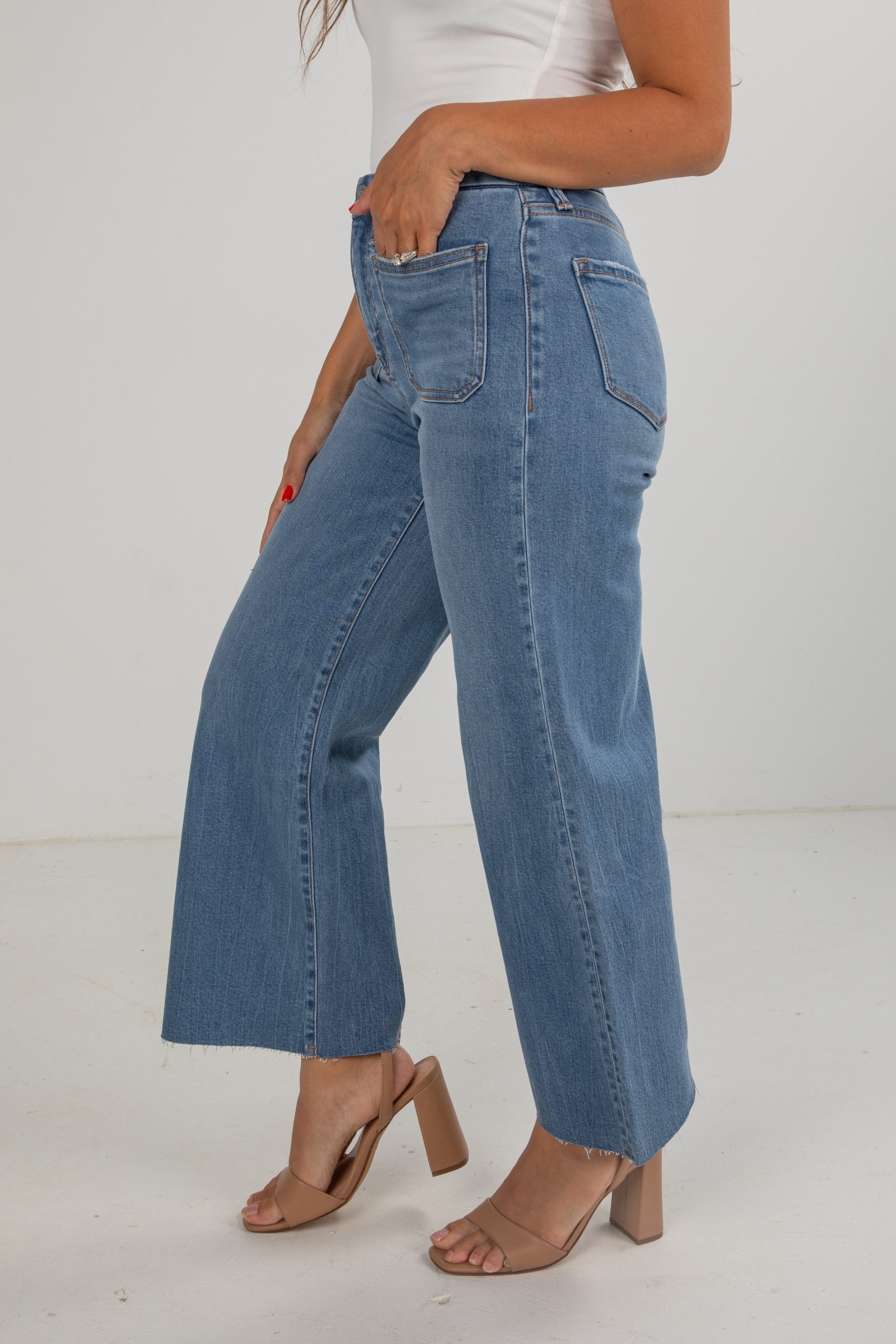 shopdressup_medium_wash_high_rise_wide_leg_jeans-3_8a7ab848-3b06-4e73-838b-84e6ea430b98.jpg