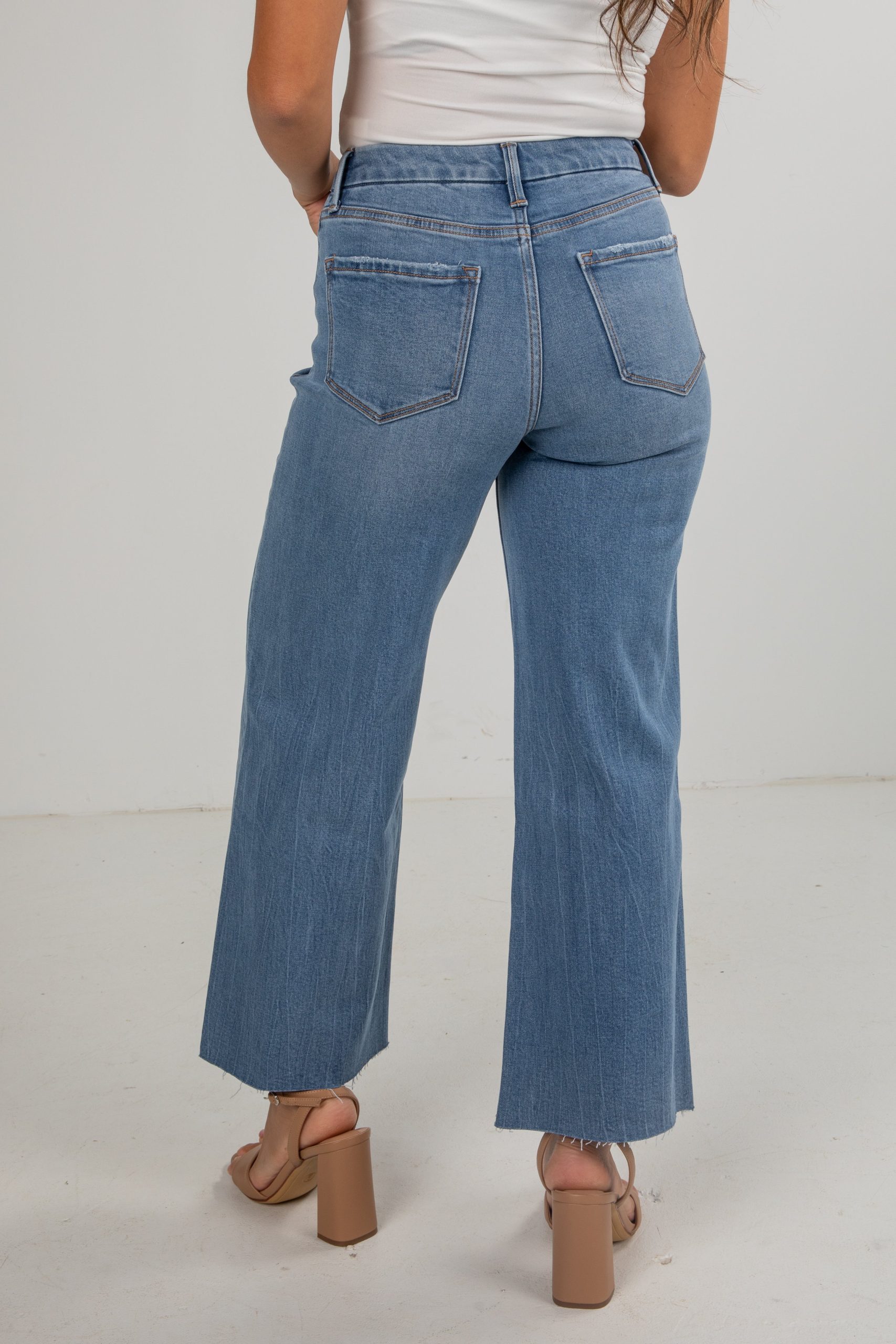 shopdressup_medium_wash_high_rise_wide_leg_jeans-4_425fc420-ca59-4902-aadd-55af7088ff86.jpg
