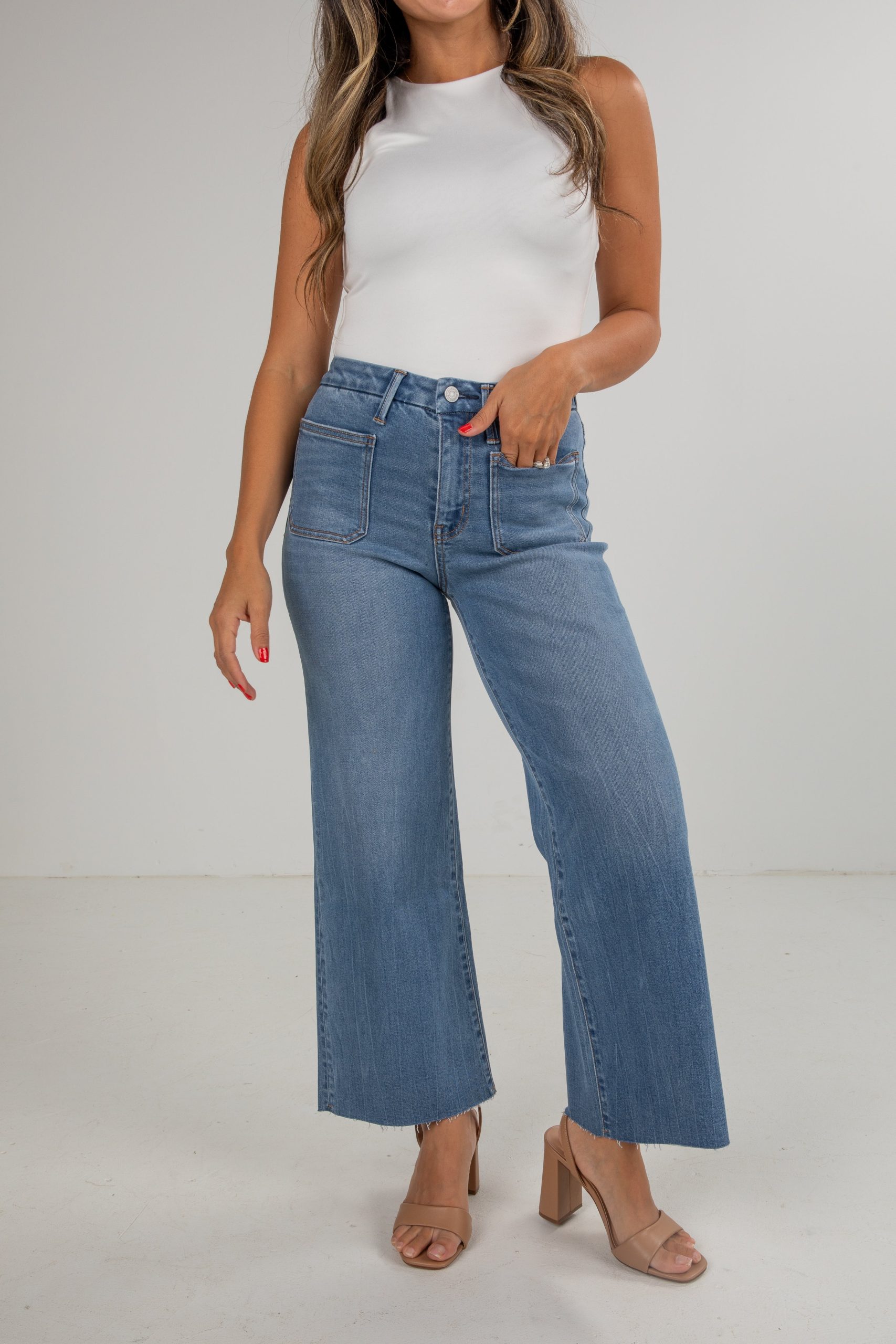 shopdressup_medium_wash_high_rise_wide_leg_jeans_18657ebf-5624-4929-a82d-19cce0d723fd.jpg